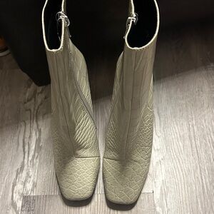 Elegant Textured Women's Boots just fab